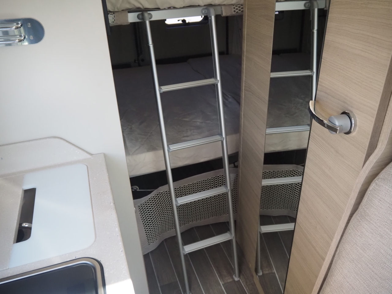 キャンピングカーバンコン