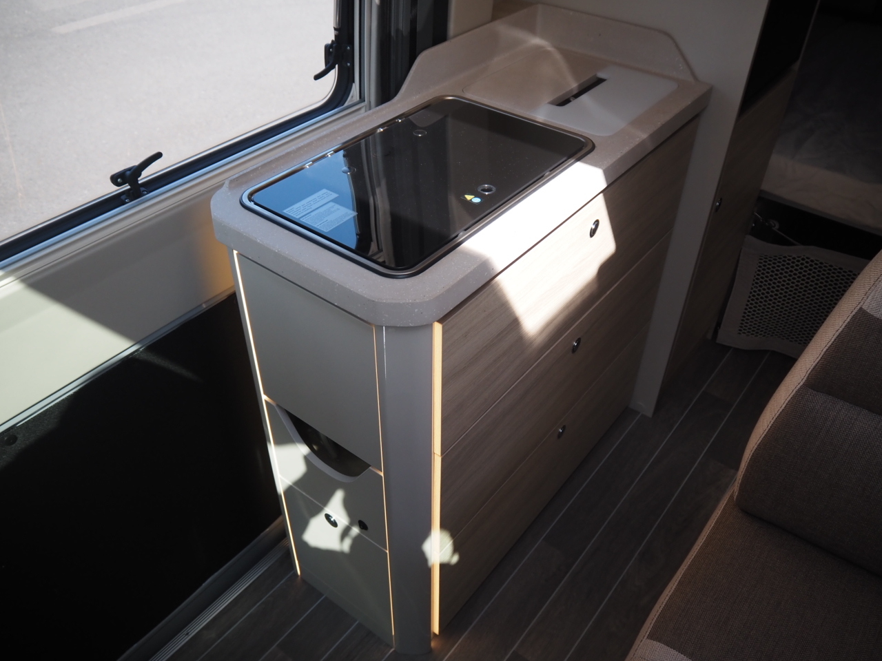 キャンピングカーバンコン