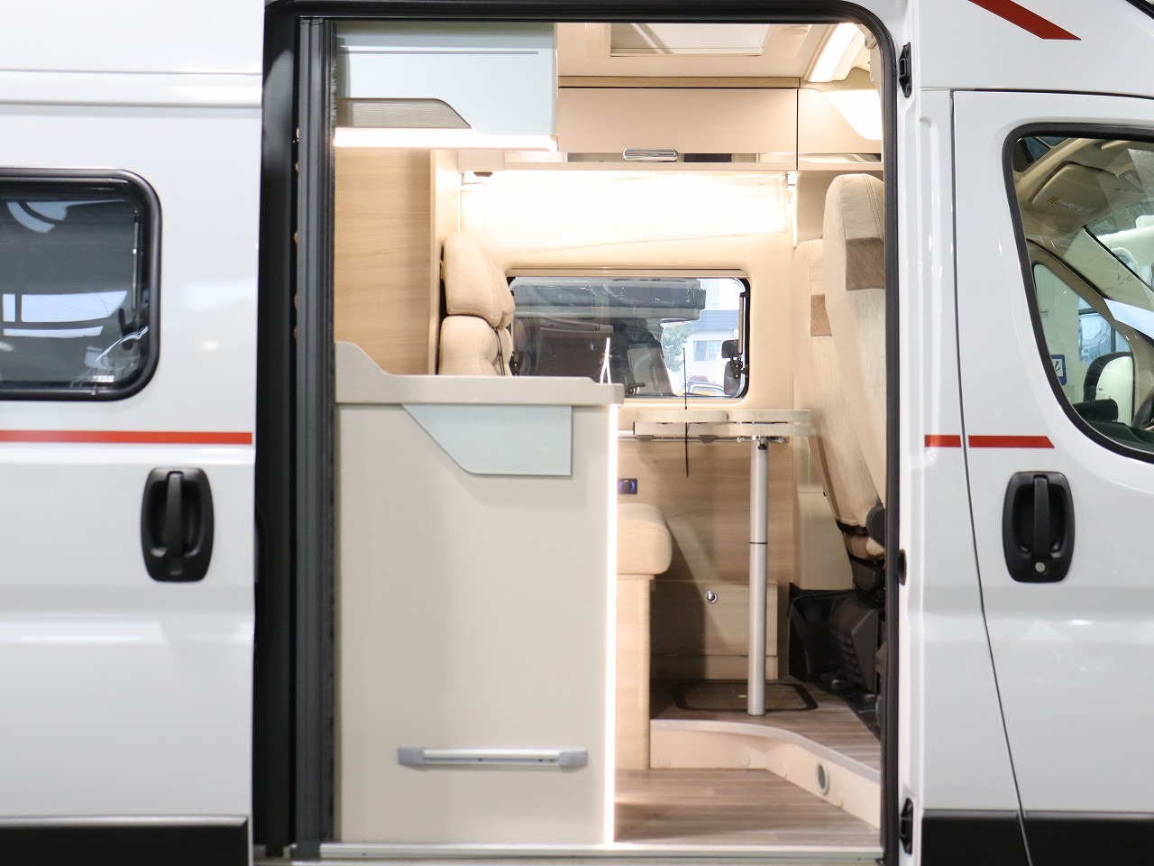 キャンピングカーバンコン