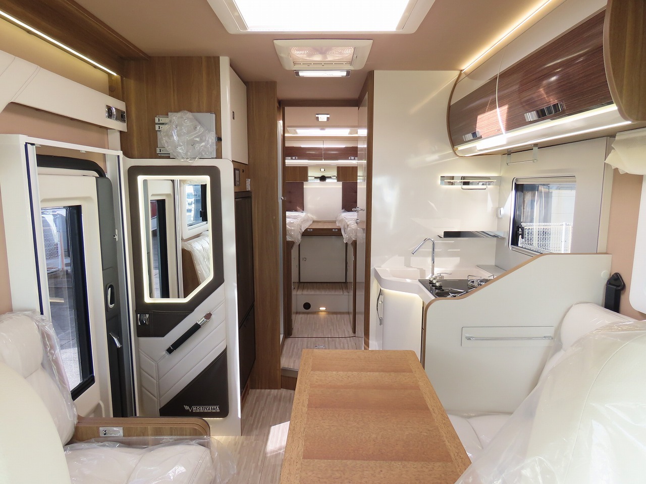 キャンピングカーバスコン