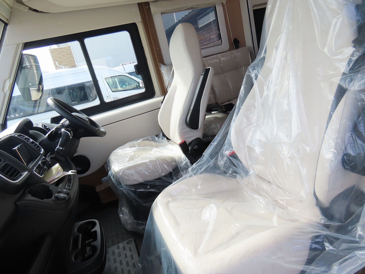 キャンピングカーバスコン