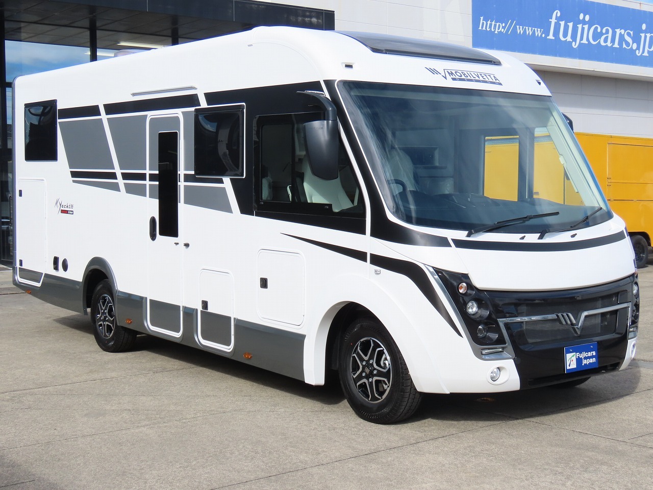 キャンピングカーバスコン