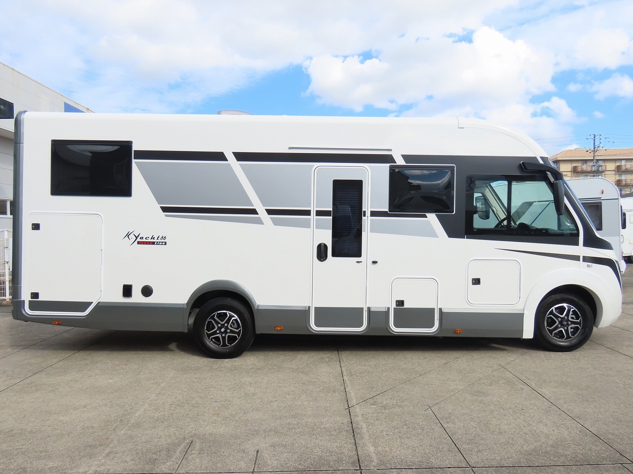 キャンピングカーバスコン