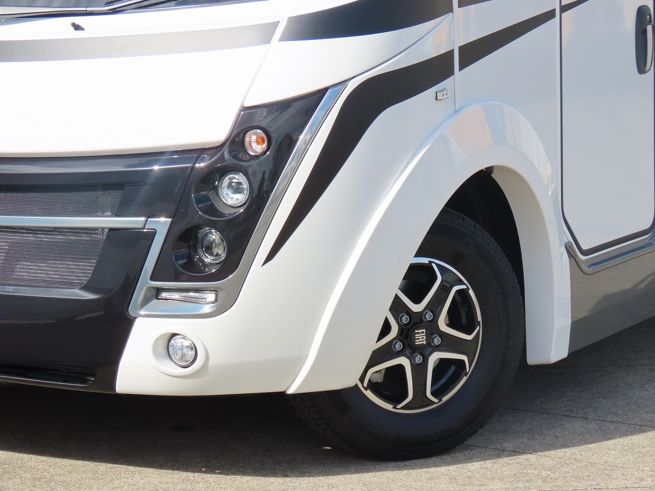 キャンピングカーバスコン