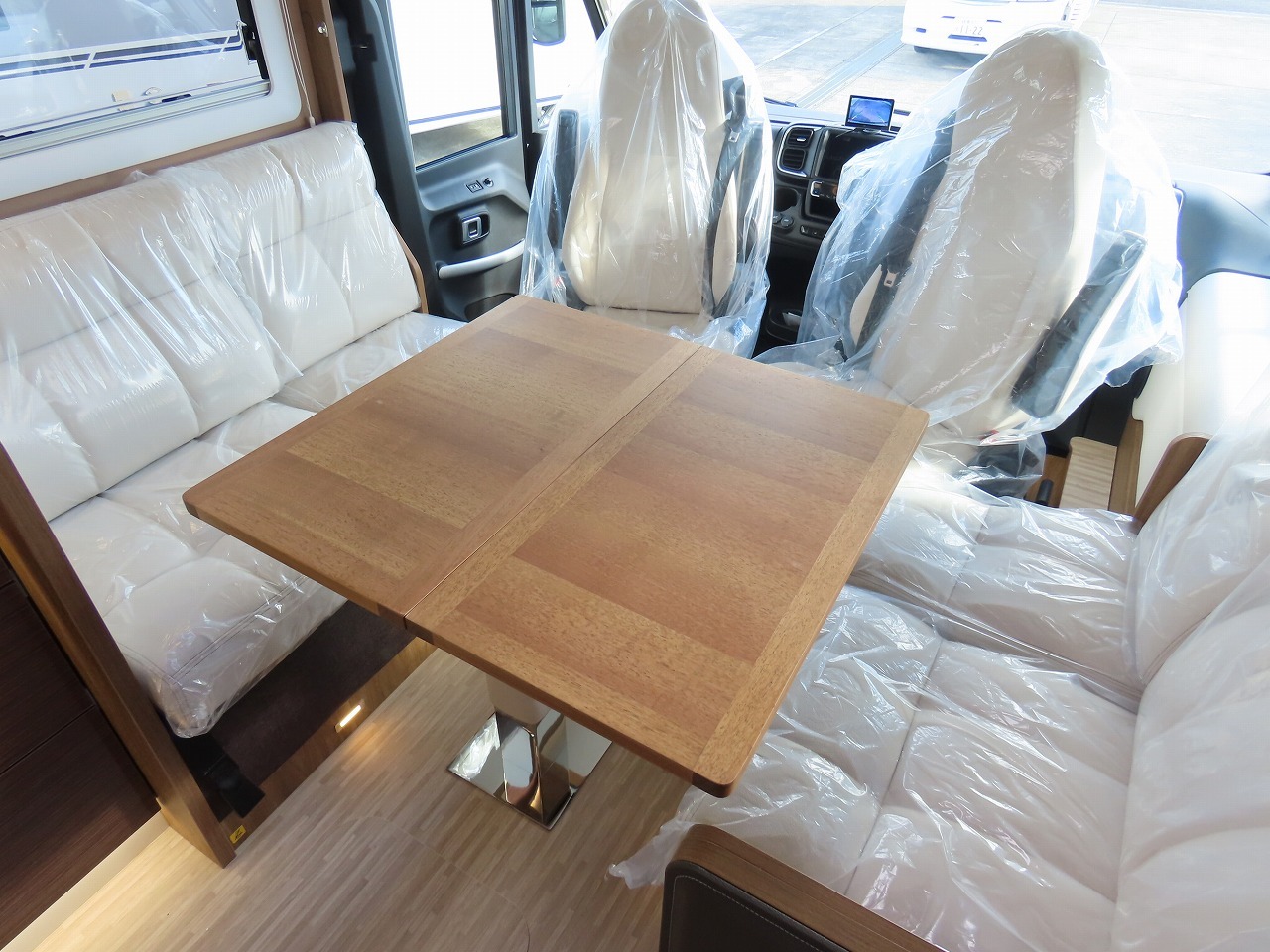 キャンピングカーバスコン