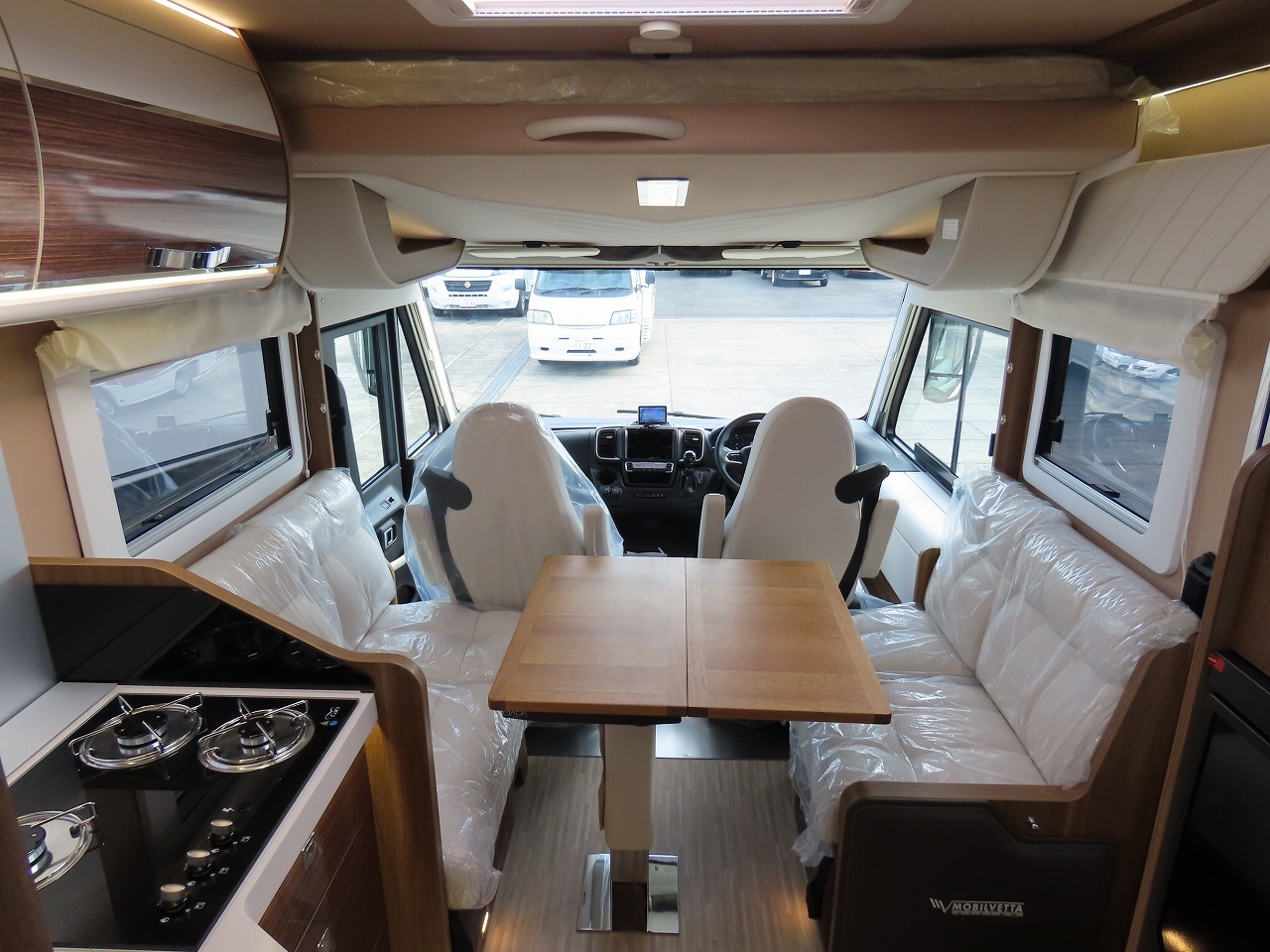 キャンピングカーバスコン