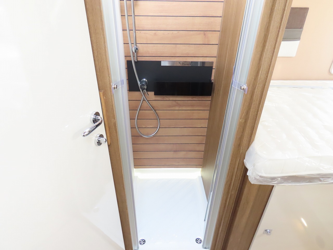 キャンピングカーバスコン