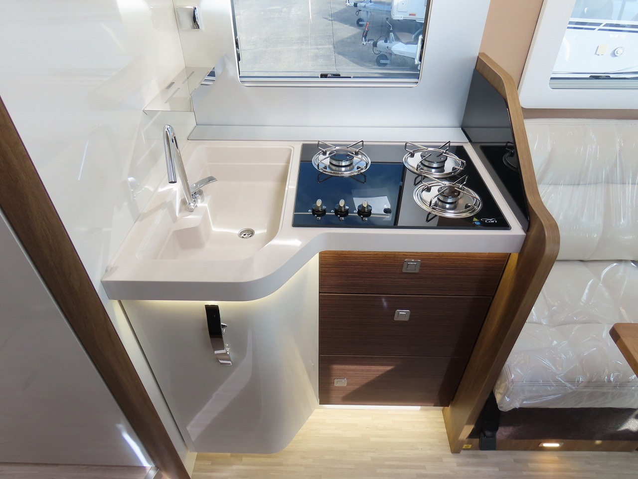 キャンピングカーバスコン