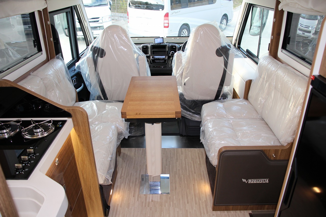 キャンピングカーバスコン