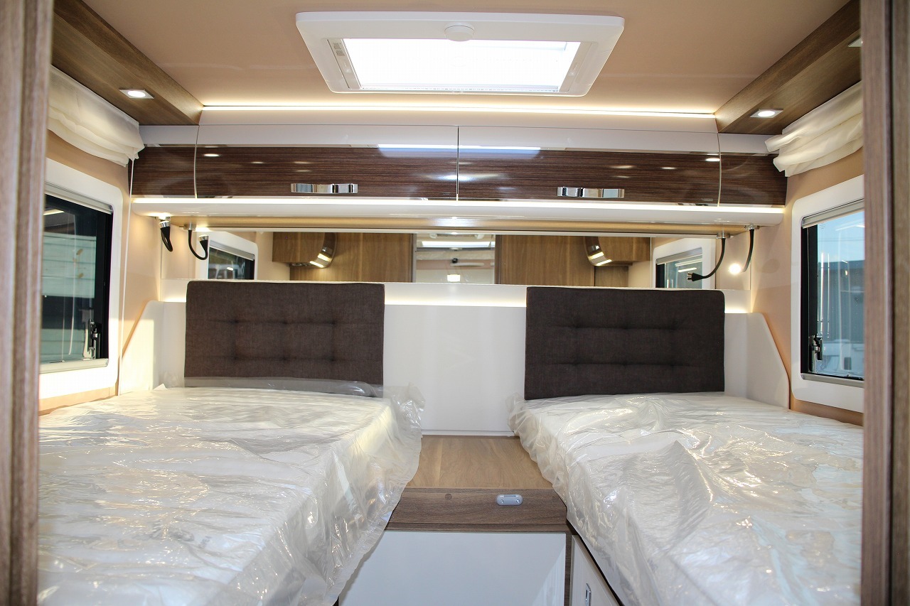 キャンピングカーバスコン