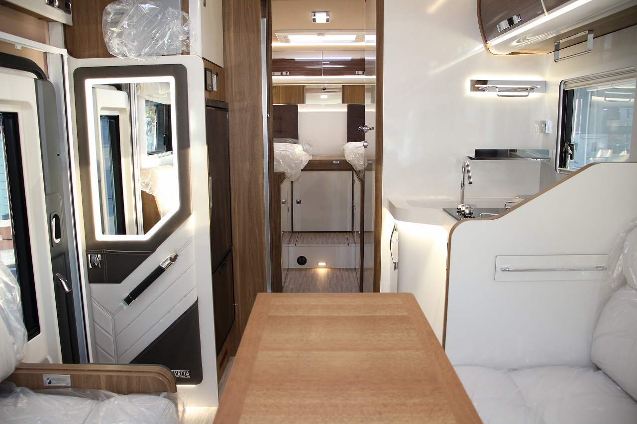 キャンピングカーバスコン