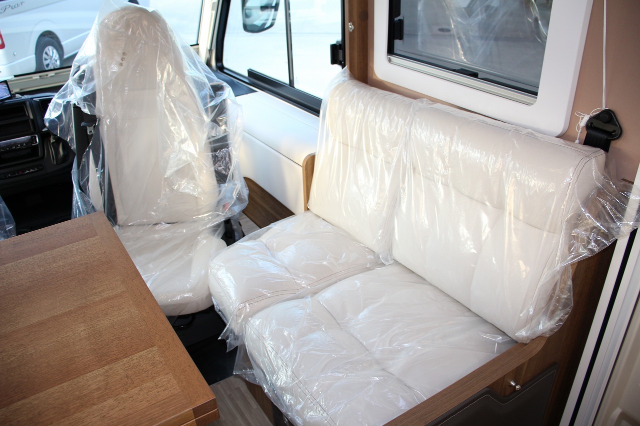 キャンピングカーバスコン