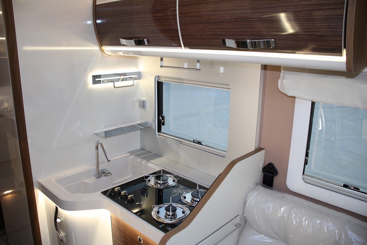 キャンピングカーバスコン