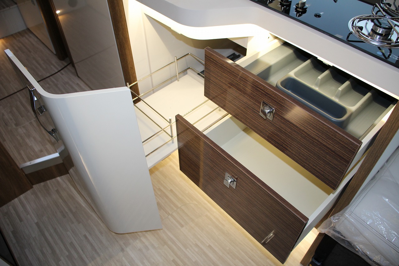 キャンピングカーバスコン