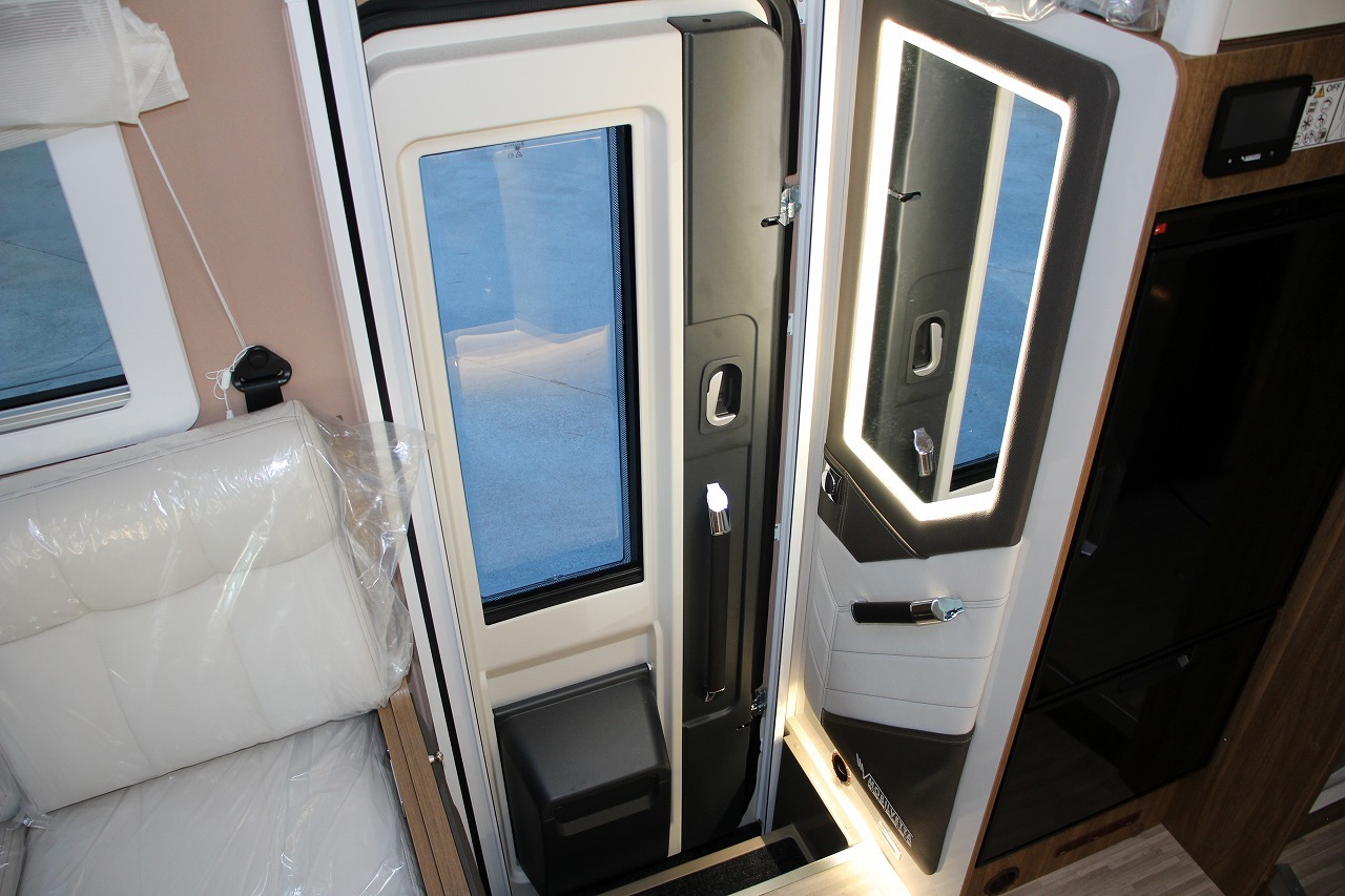 キャンピングカーバスコン