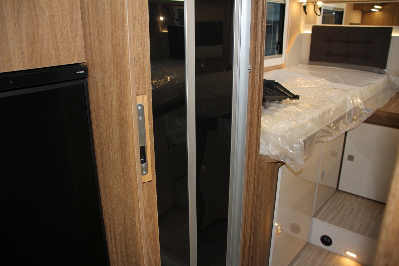 キャンピングカーバスコン