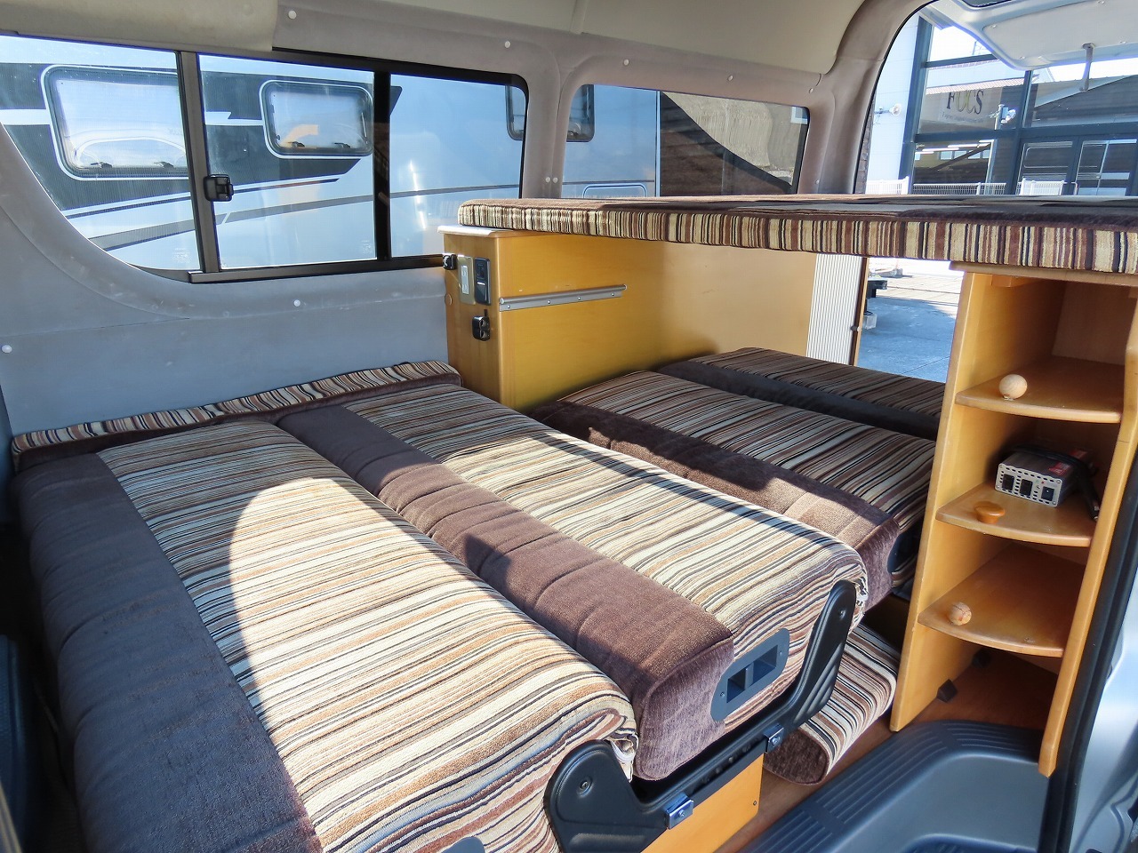 キャンピングカーバンコン