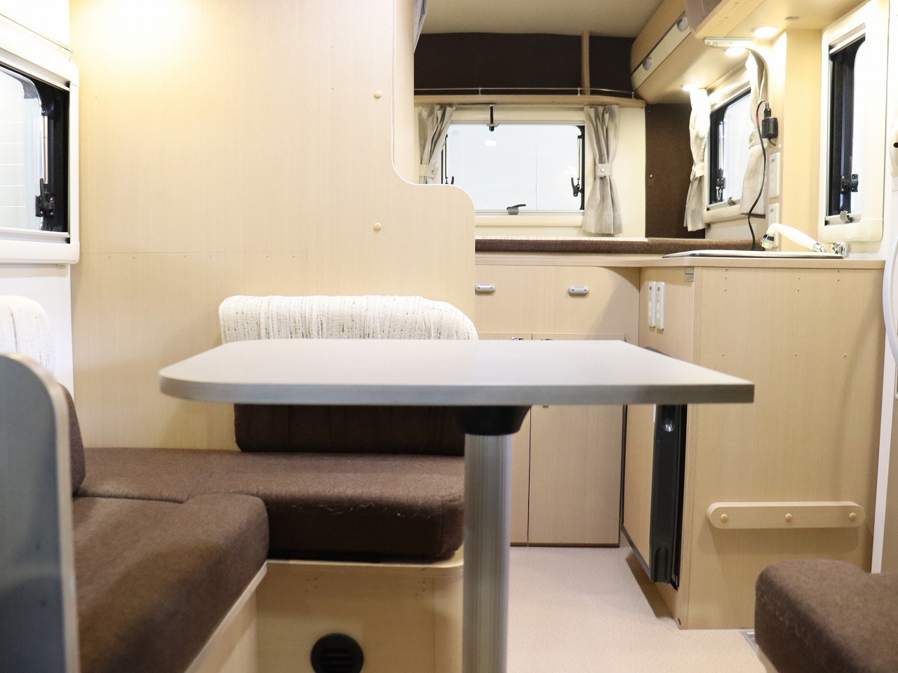 キャンピングカーキャブコン