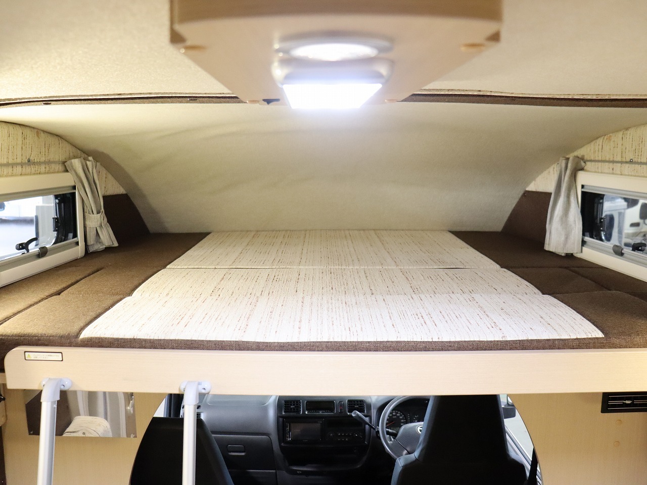 キャンピングカーキャブコン