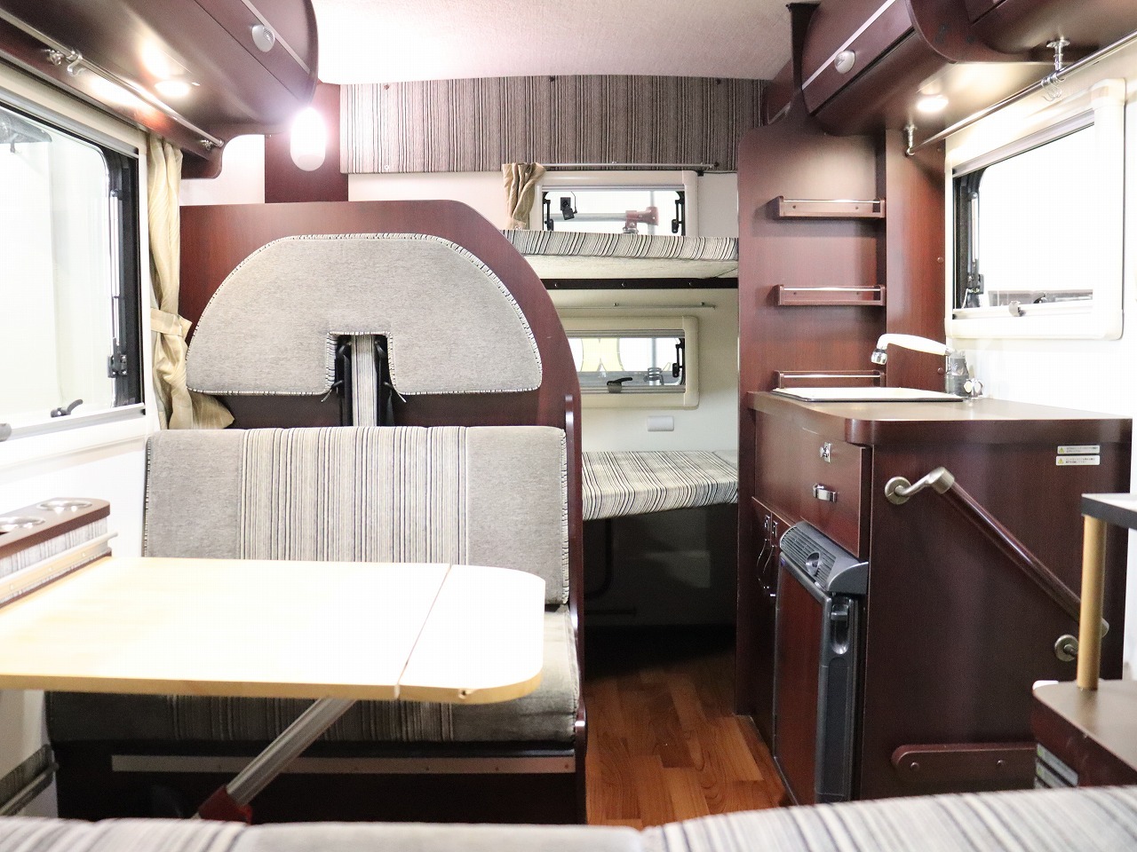 キャンピングカーキャブコン