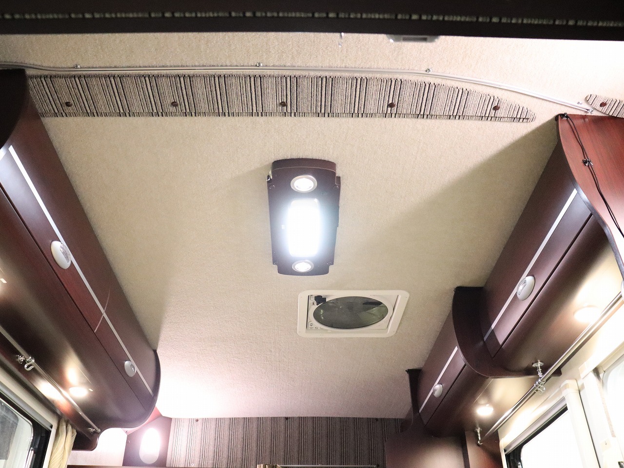 キャンピングカーキャブコン