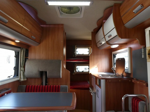 キャンピングカーキャブコン