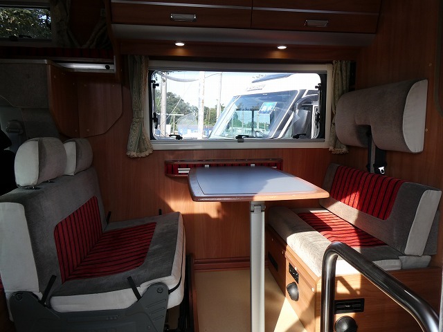 キャンピングカーキャブコン