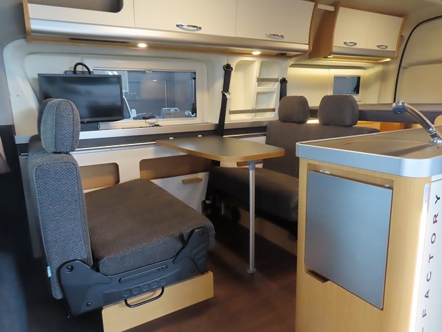 キャンピングカーバンコン