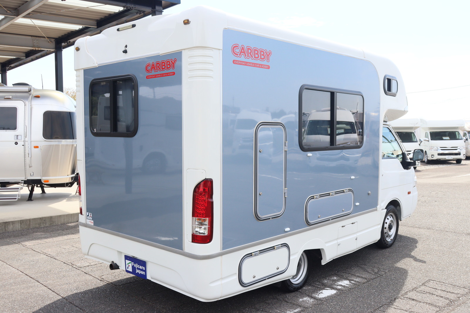 キャンピングカーキャブコン