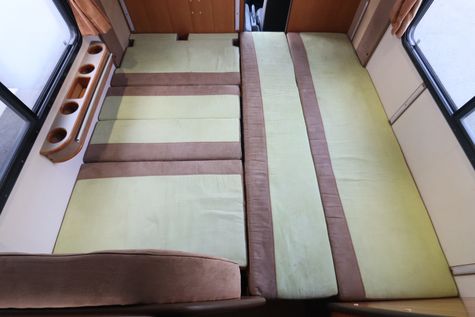 キャンピングカーキャブコン