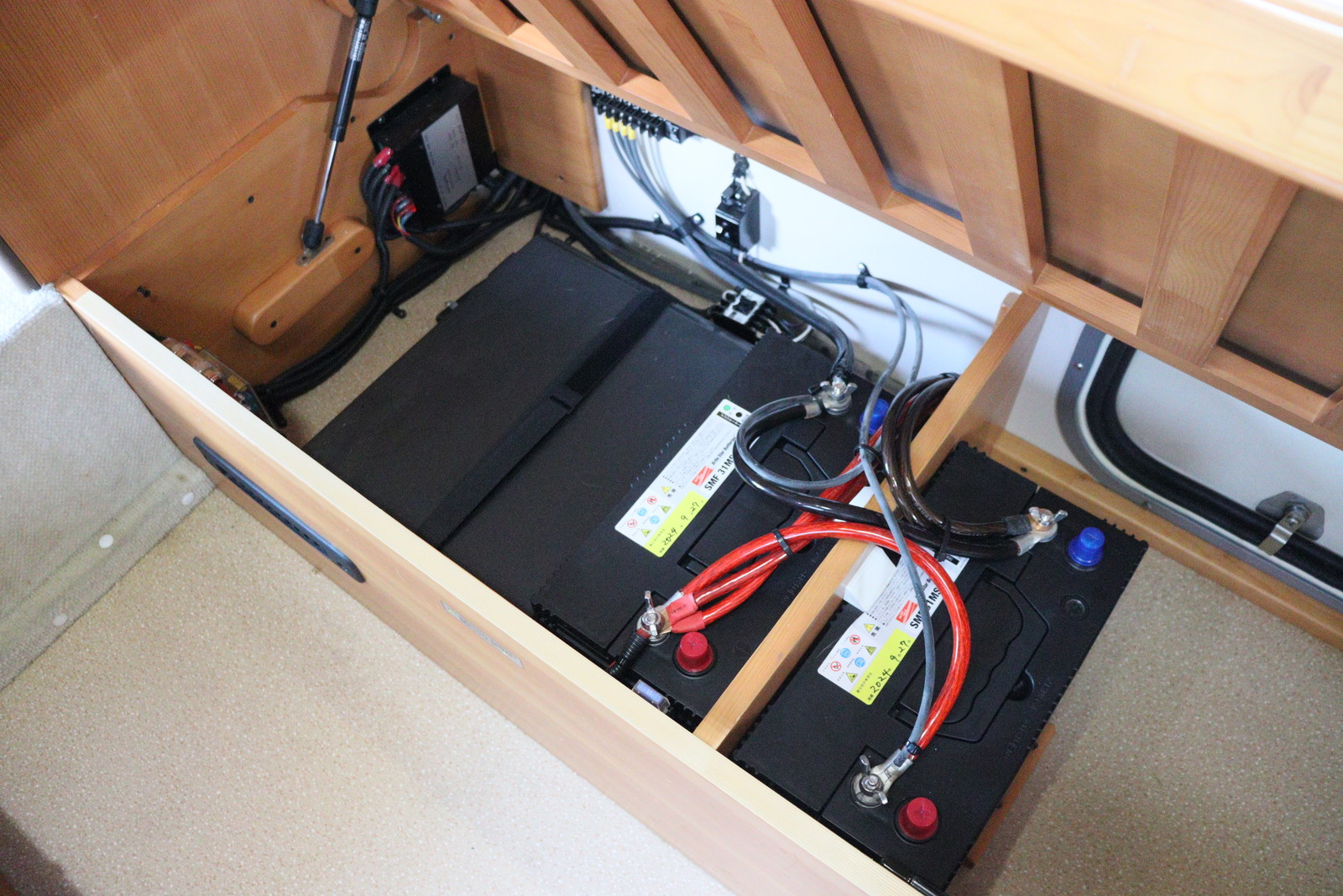 キャンピングカーキャブコン