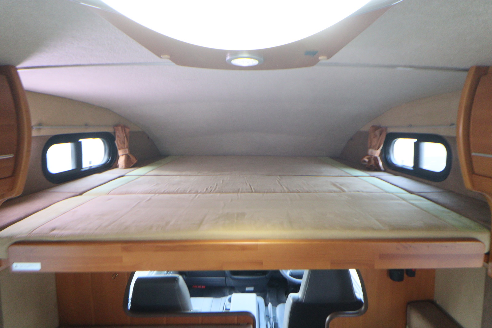 キャンピングカーキャブコン