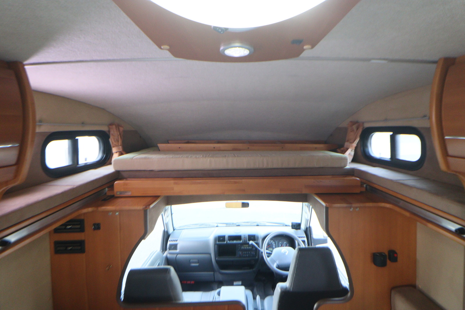 キャンピングカーキャブコン