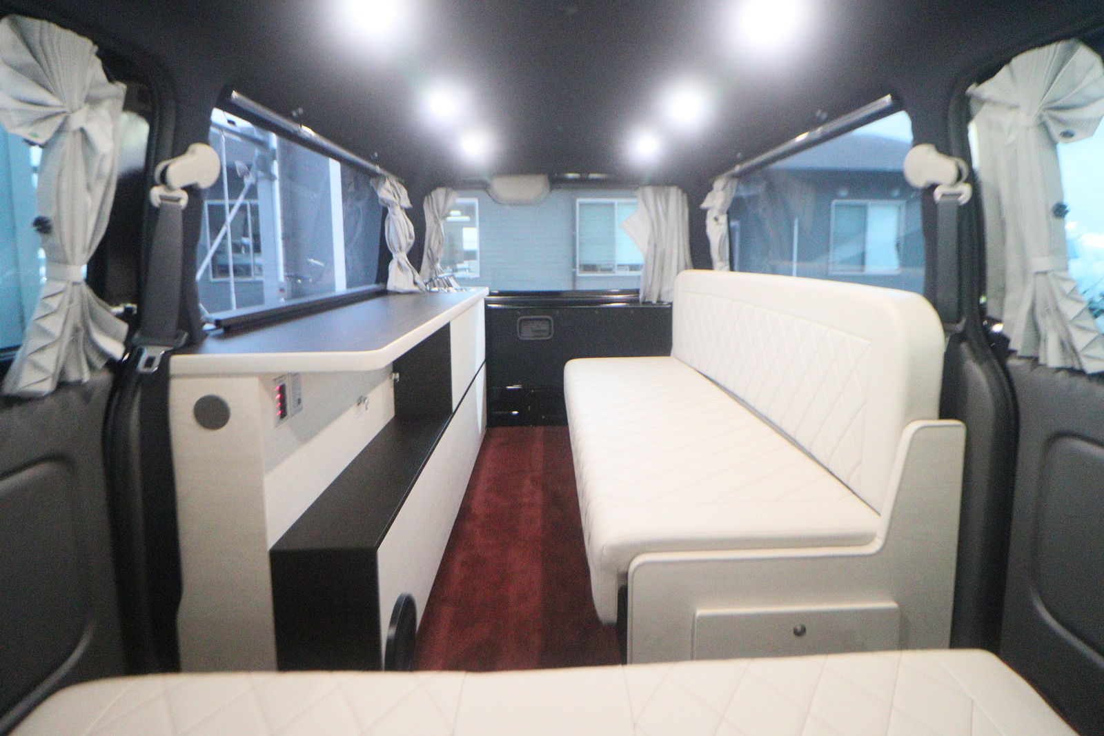 キャンピングカーバンコン