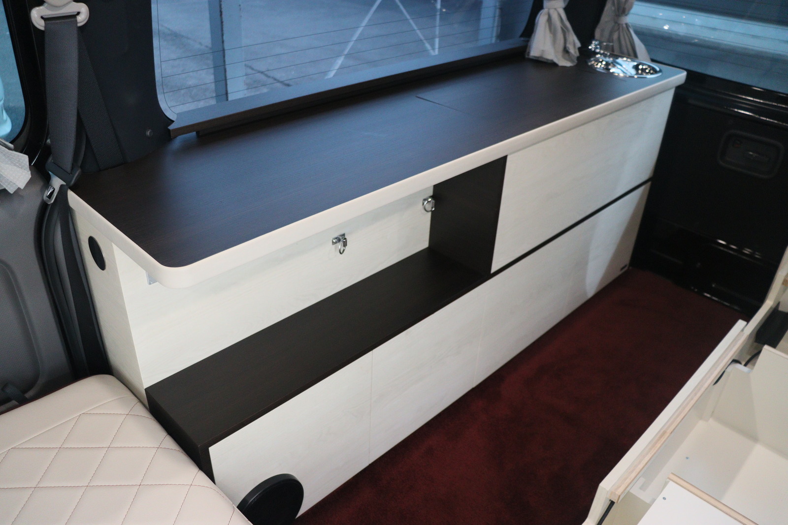 キャンピングカーバンコン