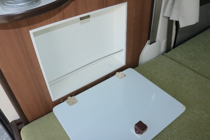 キャンピングカー軽キャンパー