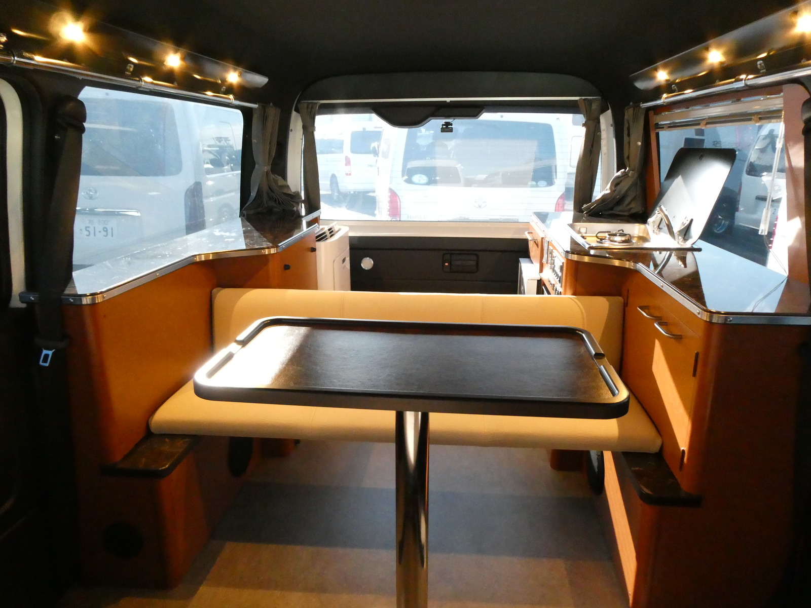 キャンピングカーバンコン