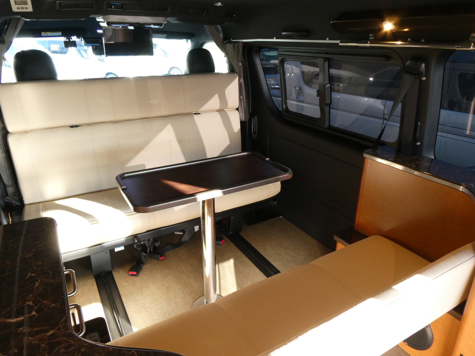 キャンピングカーバンコン