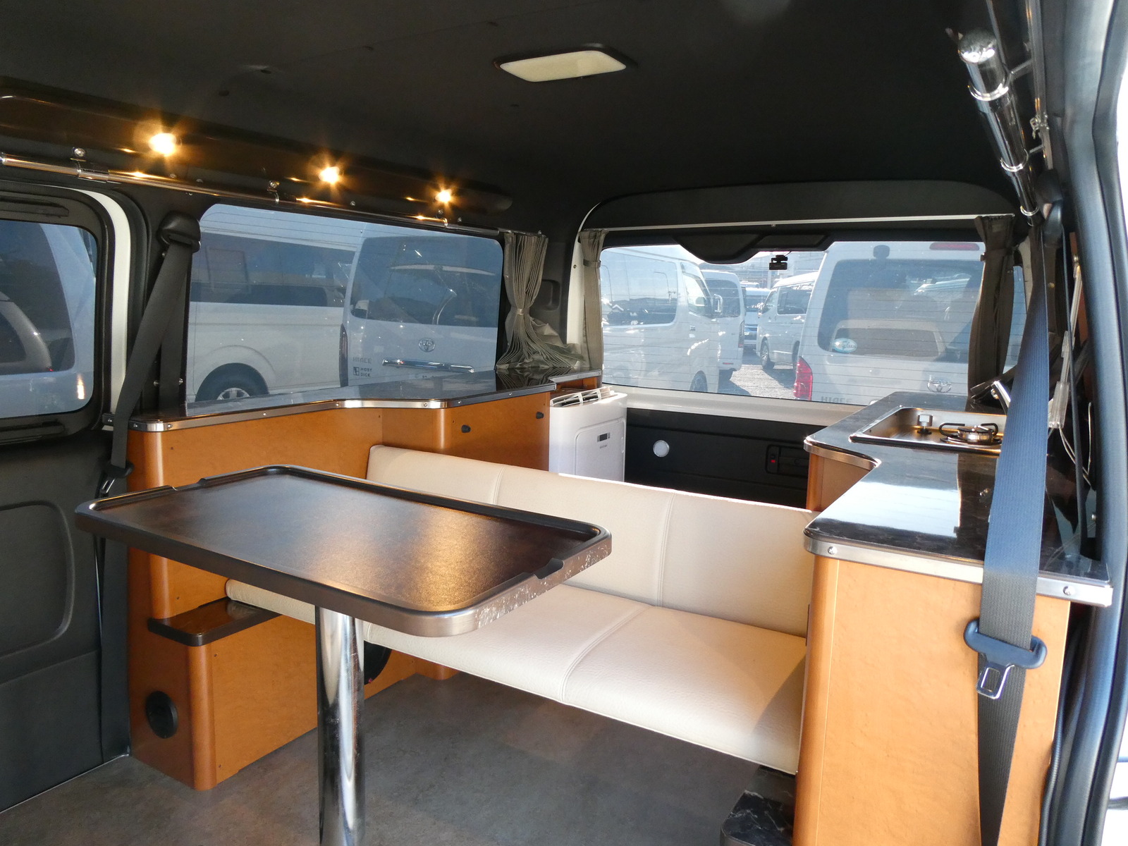 キャンピングカーバンコン