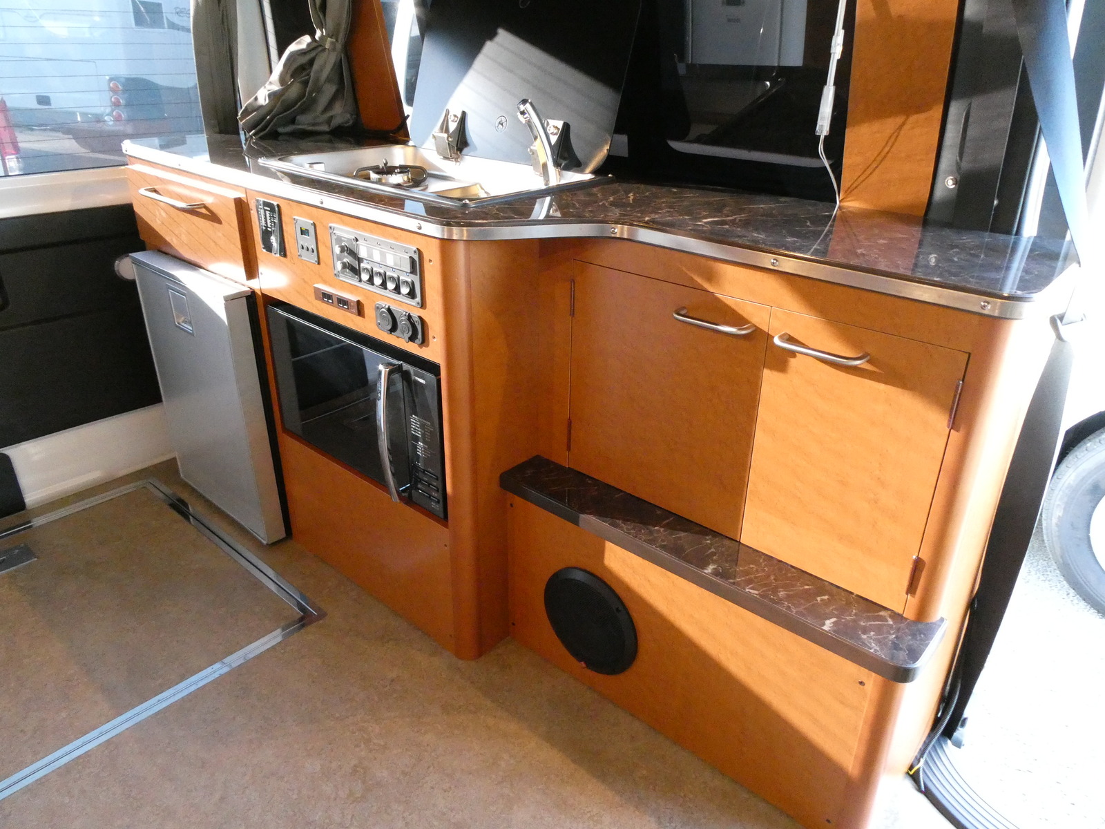 キャンピングカーバンコン