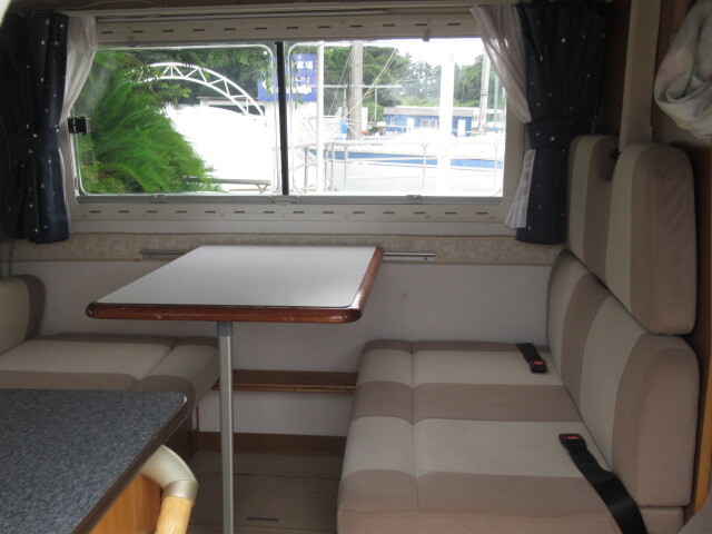 キャンピングカーキャブコン