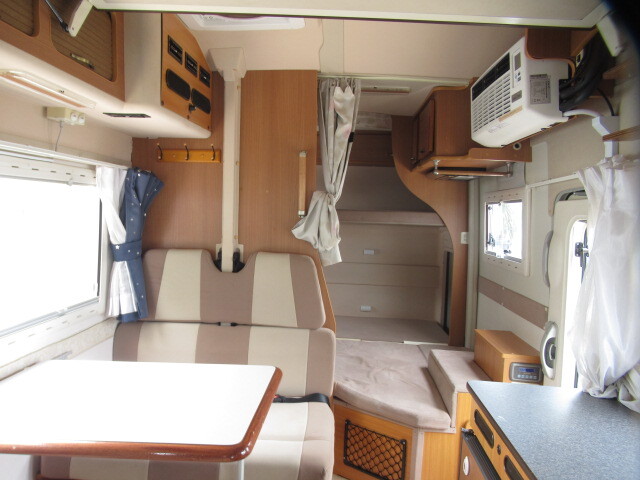 キャンピングカーキャブコン