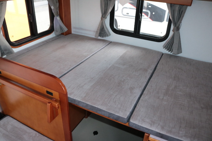 キャンピングカーキャブコン