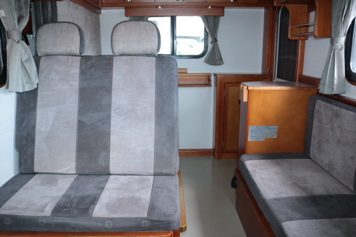 キャンピングカーキャブコン