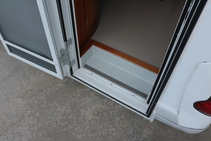 キャンピングカーキャブコン