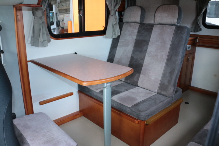 キャンピングカーキャブコン