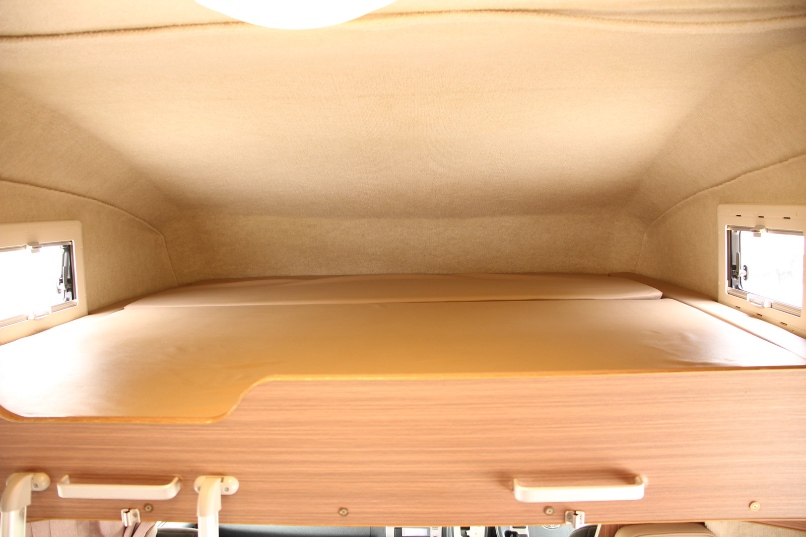 キャンピングカーキャブコン