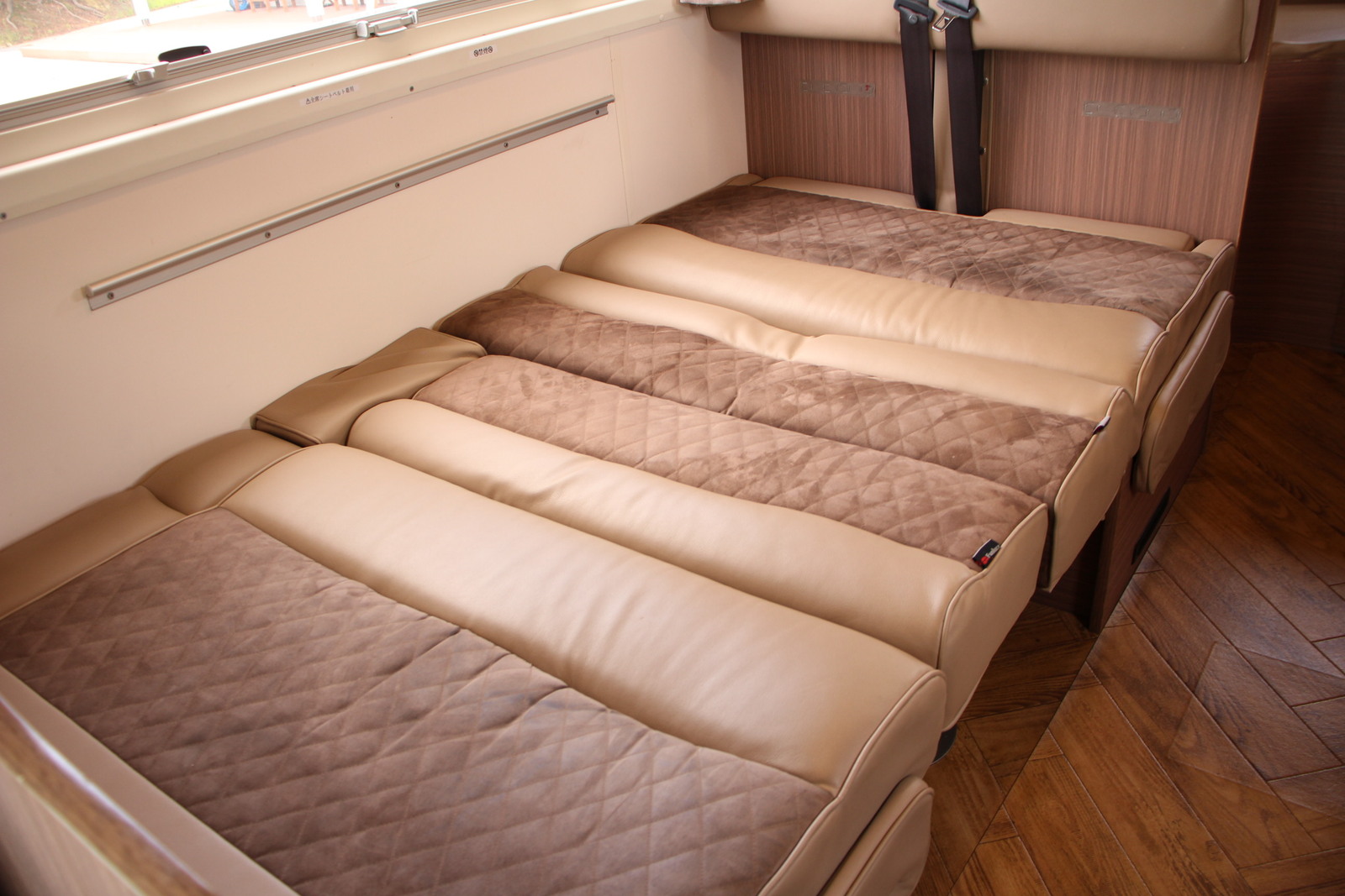 キャンピングカーキャブコン