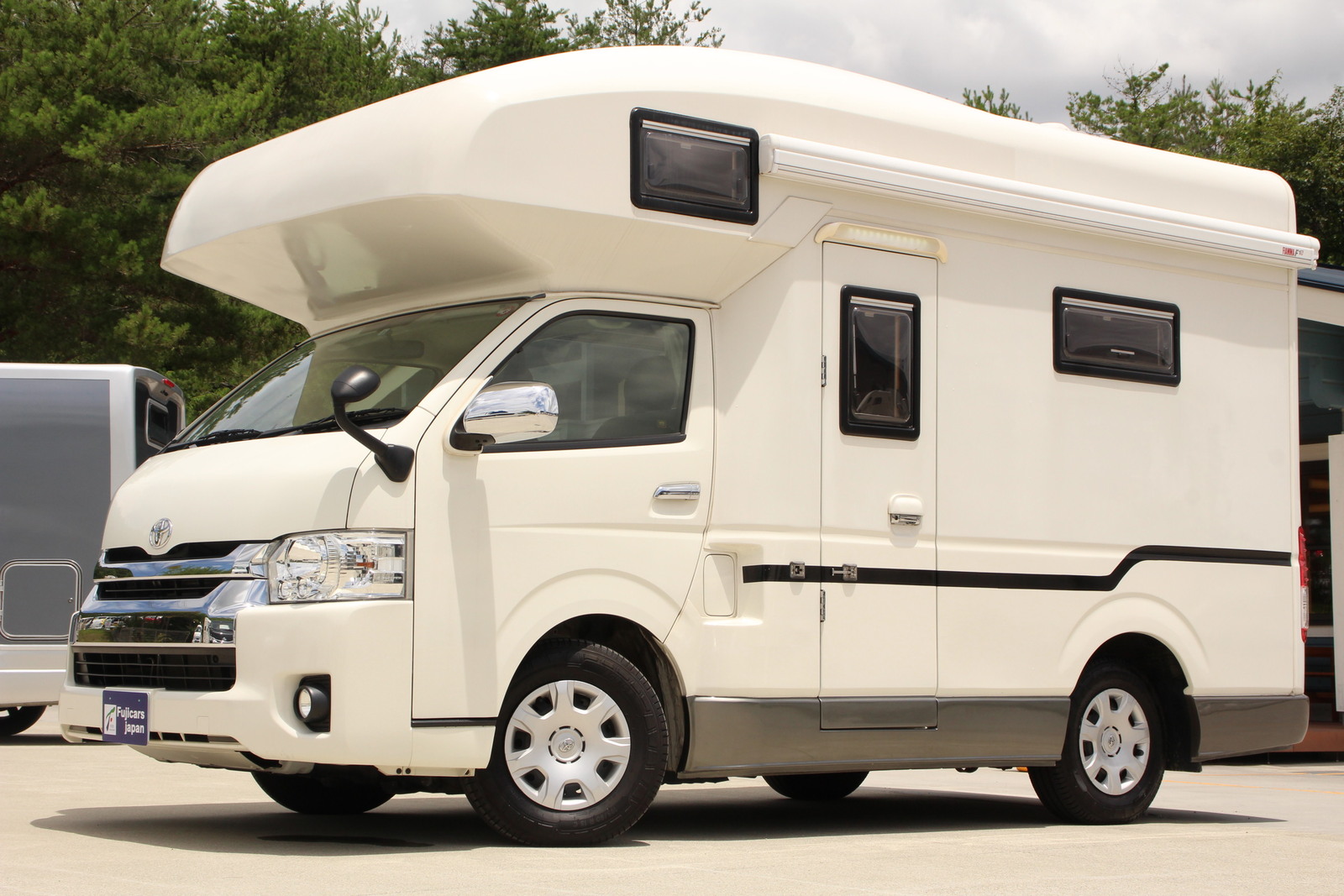 キャンピングカーキャブコン