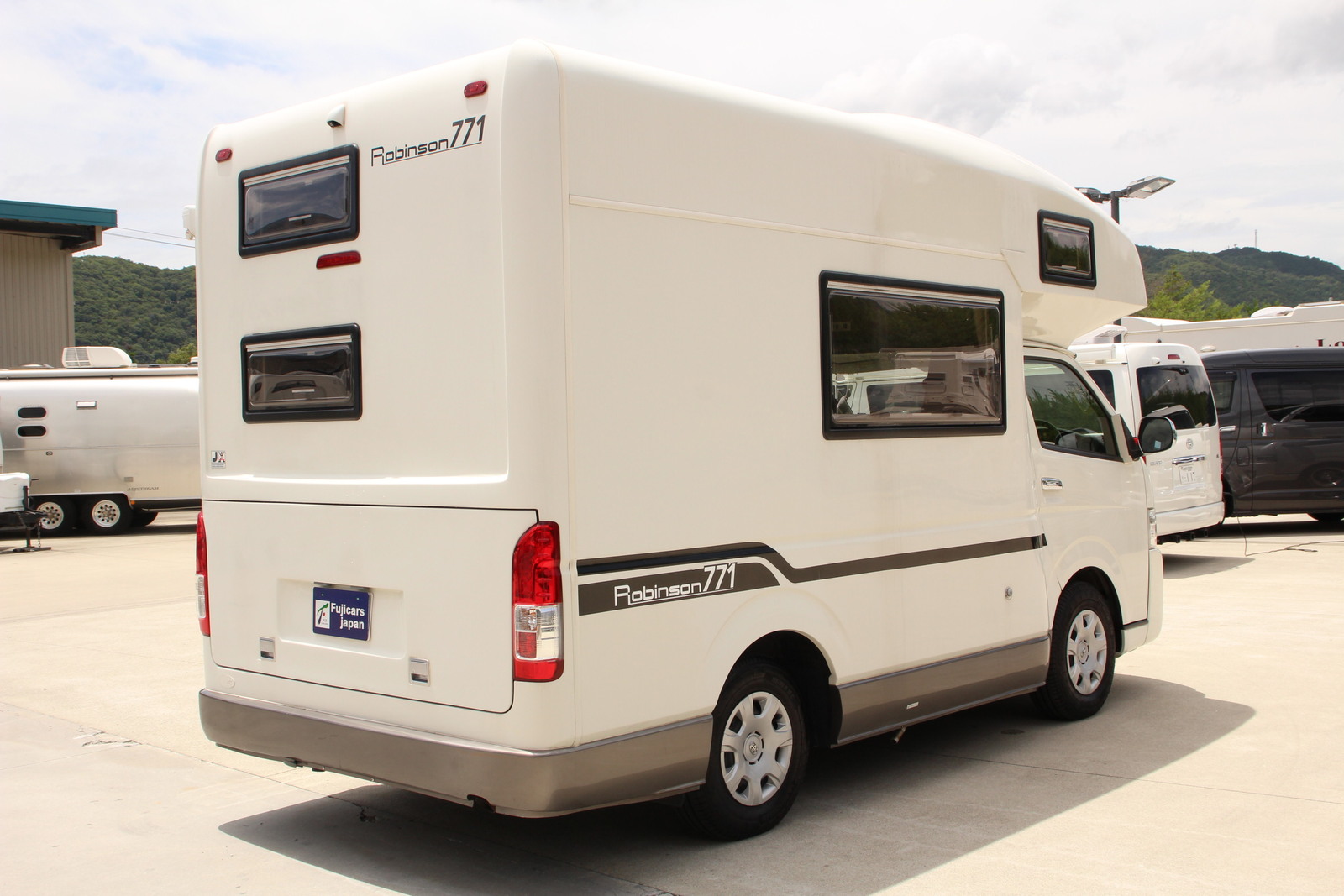 キャンピングカーキャブコン